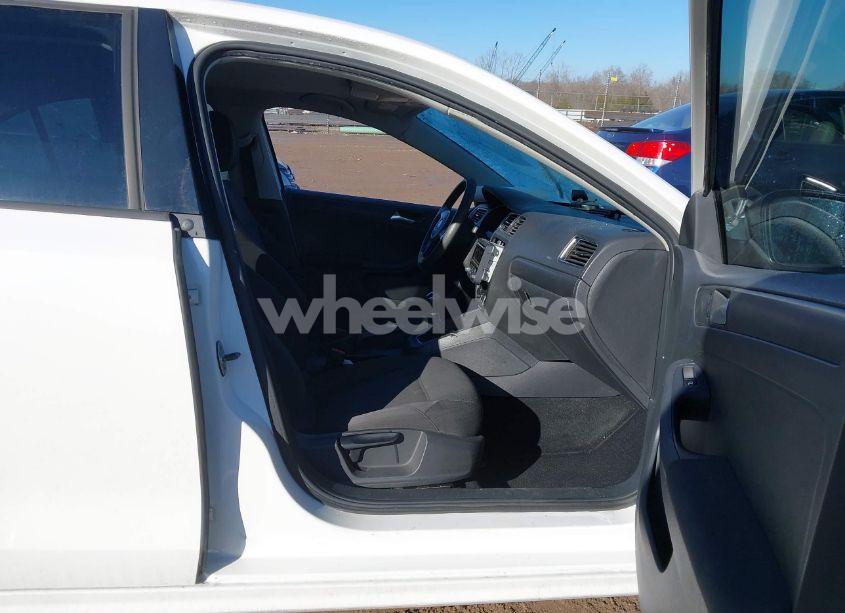 Photo 5 of 2012 Volkswagen Jetta 2.0L S (VIN 3VW1K7AJ1CM426552)