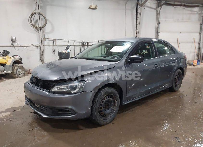 Photo 2 of 2014 Volkswagen Jetta 2.0L S (VIN 3VW1K7AJ1EM370678)