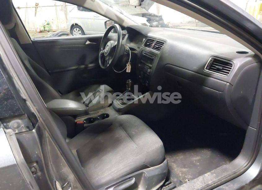 Photo 5 of 2014 Volkswagen Jetta 2.0L S (VIN 3VW1K7AJ1EM370678)