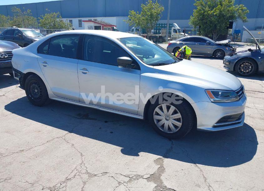 2015 Volkswagen Jetta 2.0L S (VIN 3VW1K7AJ2FM316436) main photo