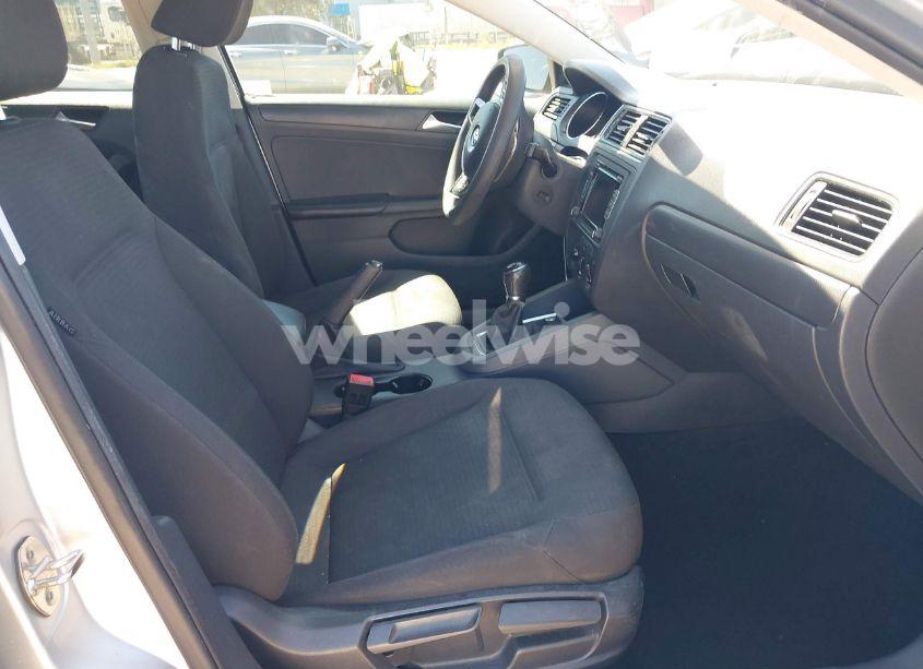 Photo 5 of 2015 Volkswagen Jetta 2.0L S (VIN 3VW1K7AJ2FM316436)