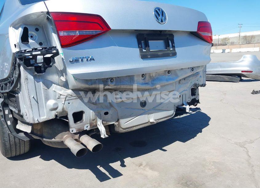 Photo 6 of 2015 Volkswagen Jetta 2.0L S (VIN 3VW1K7AJ2FM316436)