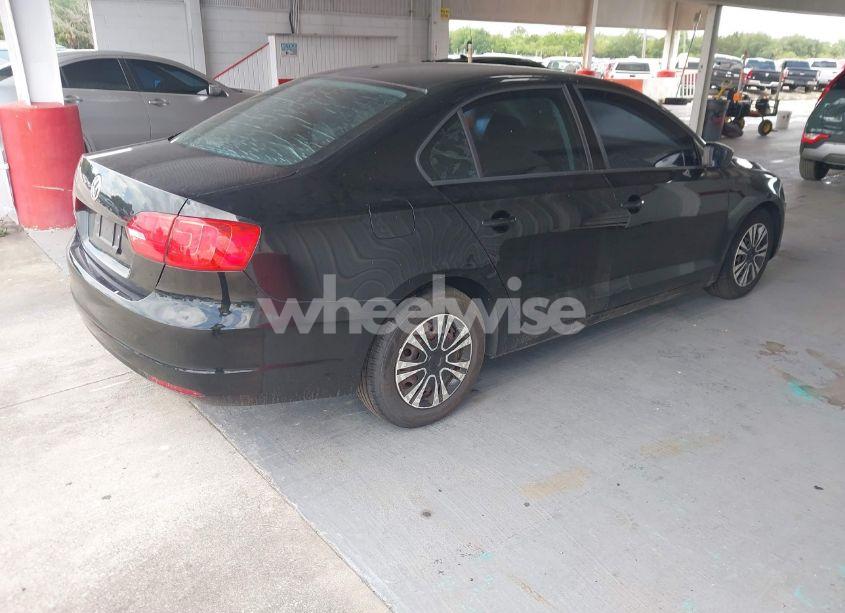 Photo 4 of 2011 Volkswagen Jetta 2.0L S (VIN 3VW1K7AJ3BM364957)