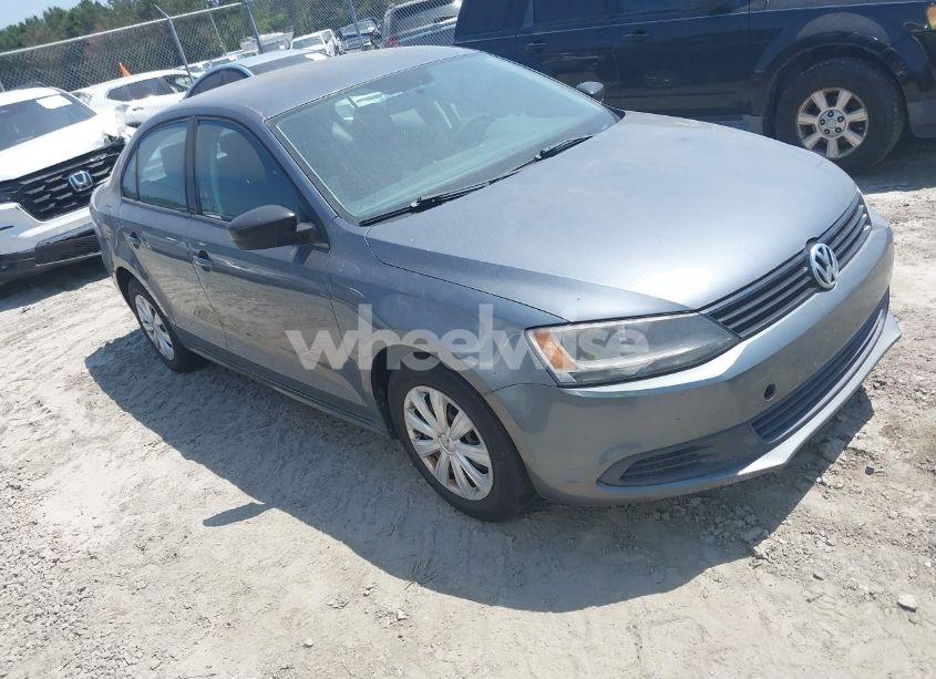 2013 Volkswagen Jetta 2.0L S (VIN 3VW1K7AJ3DM382183) main photo