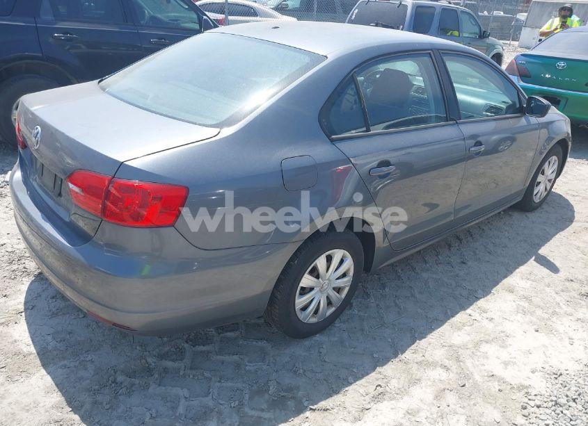 Photo 4 of 2013 Volkswagen Jetta 2.0L S (VIN 3VW1K7AJ3DM382183)