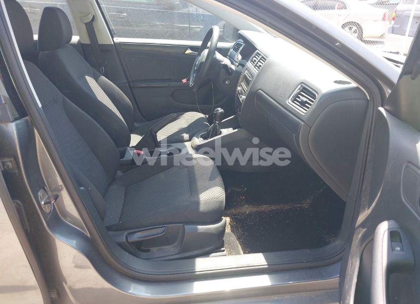 Photo 5 of 2013 Volkswagen Jetta 2.0L S (VIN 3VW1K7AJ3DM382183)