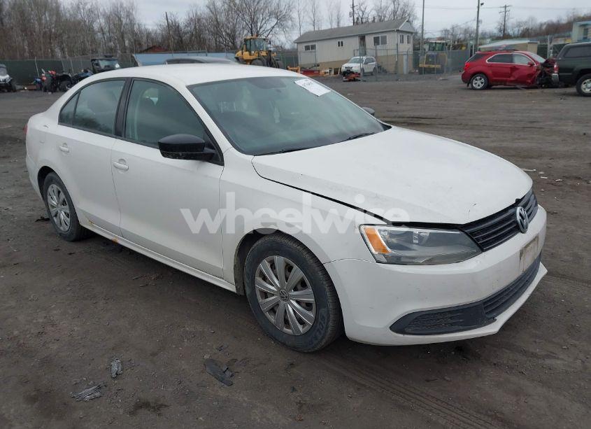 2013 Volkswagen Jetta 2.0L S (VIN 3VW1K7AJ3DM389862) main photo