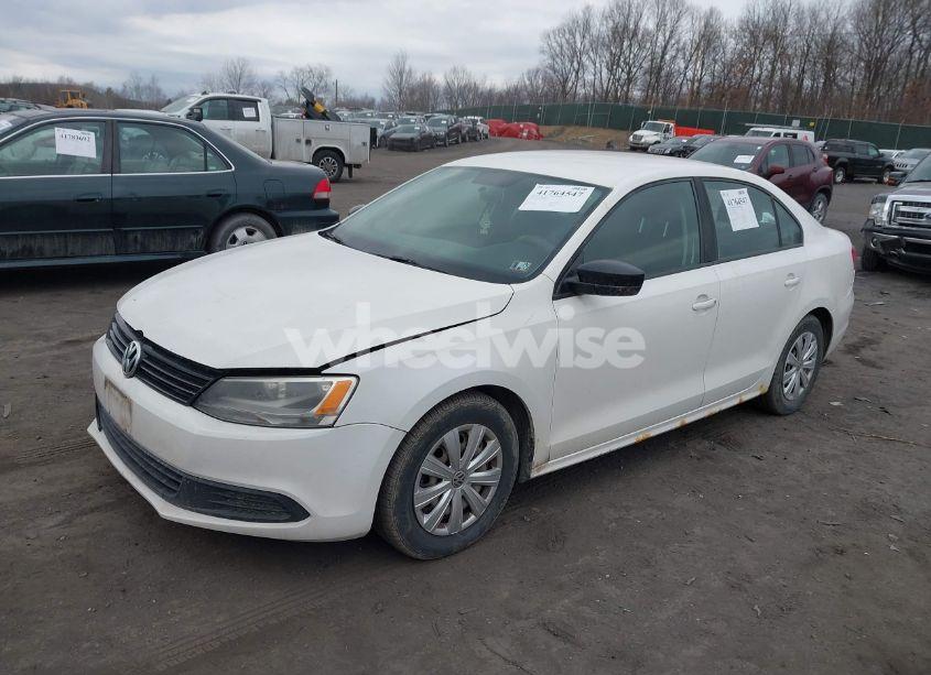 Photo 2 of 2013 Volkswagen Jetta 2.0L S (VIN 3VW1K7AJ3DM389862)