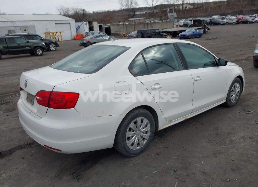 Photo 4 of 2013 Volkswagen Jetta 2.0L S (VIN 3VW1K7AJ3DM389862)