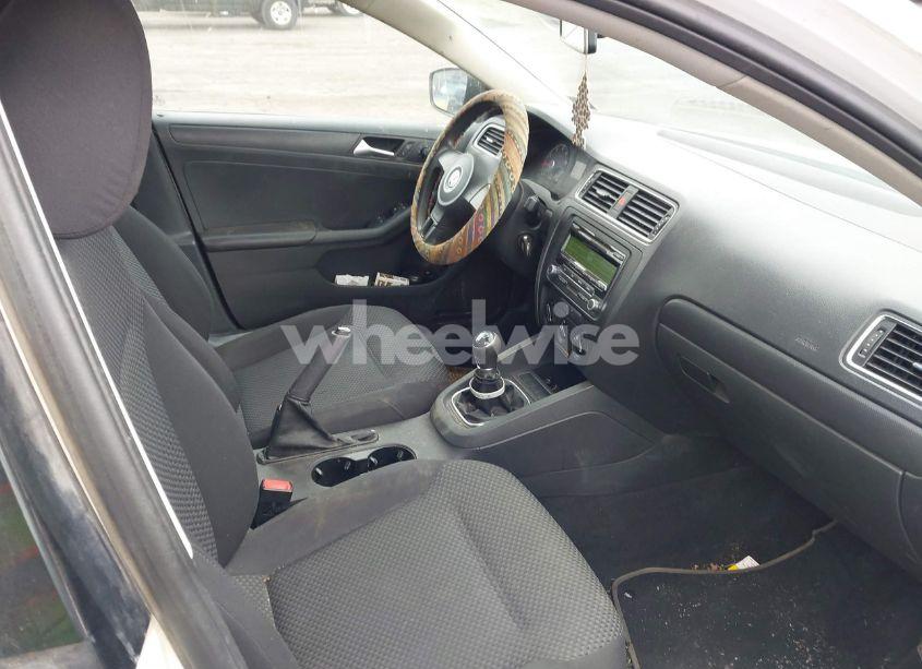 Photo 5 of 2013 Volkswagen Jetta 2.0L S (VIN 3VW1K7AJ3DM389862)
