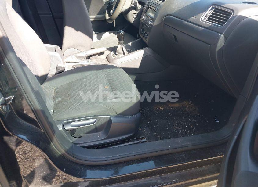 Photo 5 of 2012 Volkswagen Jetta 2.0L S (VIN 3VW1K7AJ4CM377511)