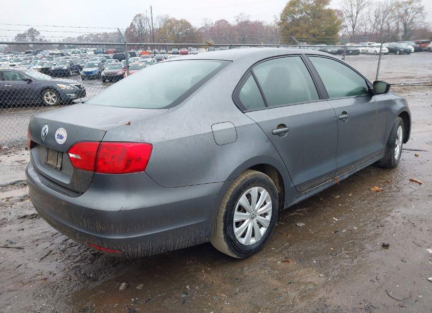 Photo 4 of 2013 Volkswagen Jetta 2.0L S (VIN 3VW1K7AJ4DM443461)