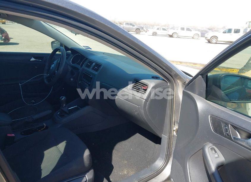 Photo 5 of 2015 Volkswagen Jetta 2.0L S (VIN 3VW1K7AJ4FM408423)