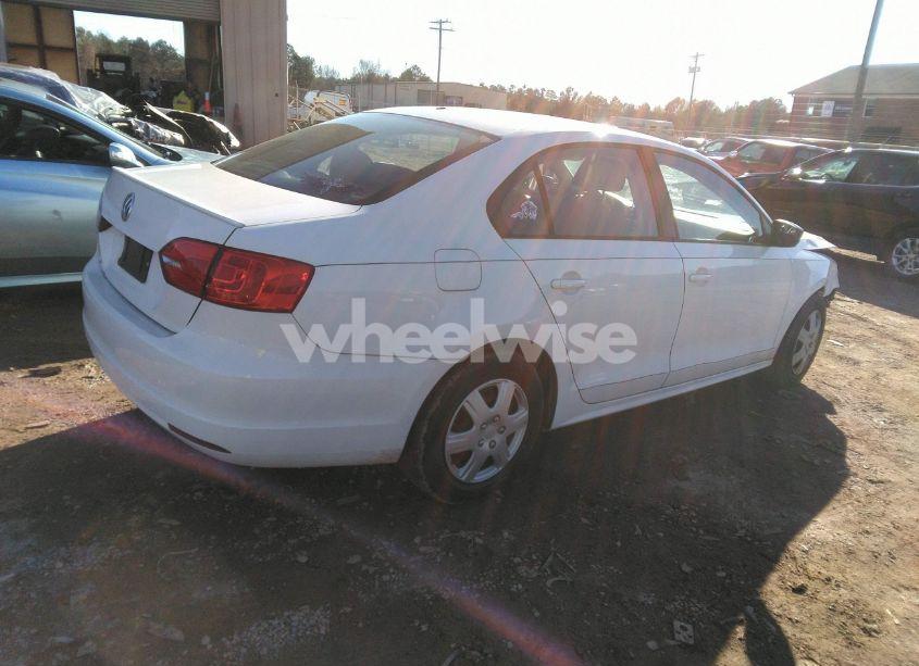 Photo 4 of 2011 Volkswagen Jetta 2.0L S (VIN 3VW1K7AJ6BM042846)