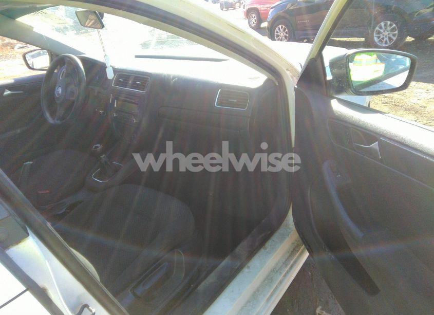 Photo 5 of 2011 Volkswagen Jetta 2.0L S (VIN 3VW1K7AJ6BM042846)