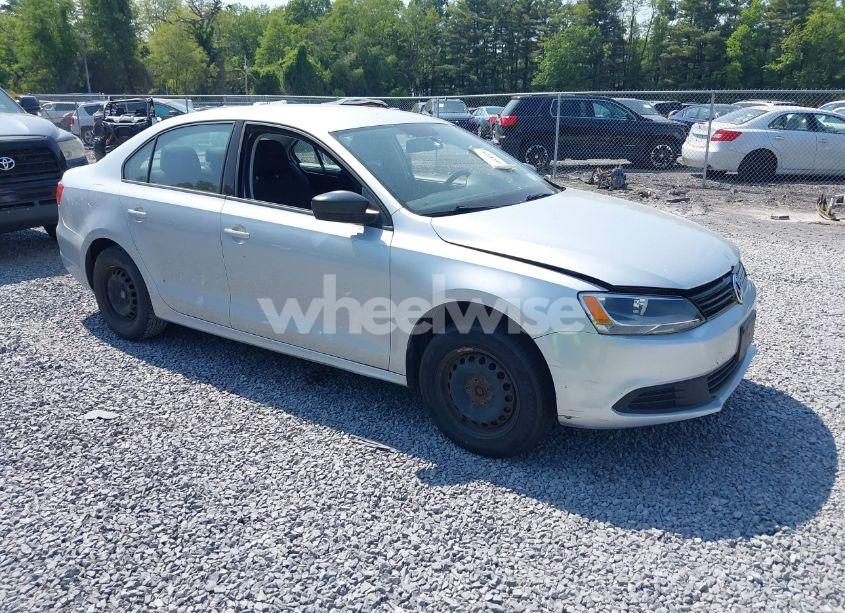 2014 Volkswagen Jetta 2.0L S (VIN 3VW1K7AJ6EM333058) main photo