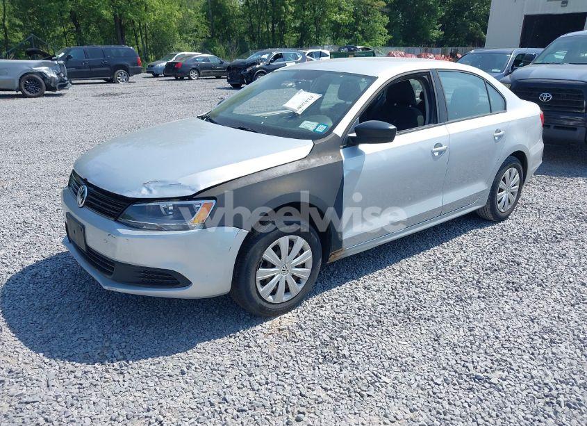 Photo 2 of 2014 Volkswagen Jetta 2.0L S (VIN 3VW1K7AJ6EM333058)