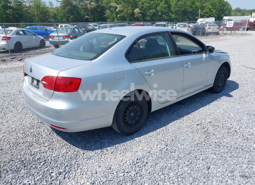 Photo 4 of 2014 Volkswagen Jetta 2.0L S (VIN 3VW1K7AJ6EM333058)