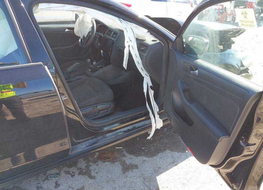 Photo 5 of 2015 Volkswagen Jetta 2.0L S (VIN 3VW1K7AJ6FM419830)