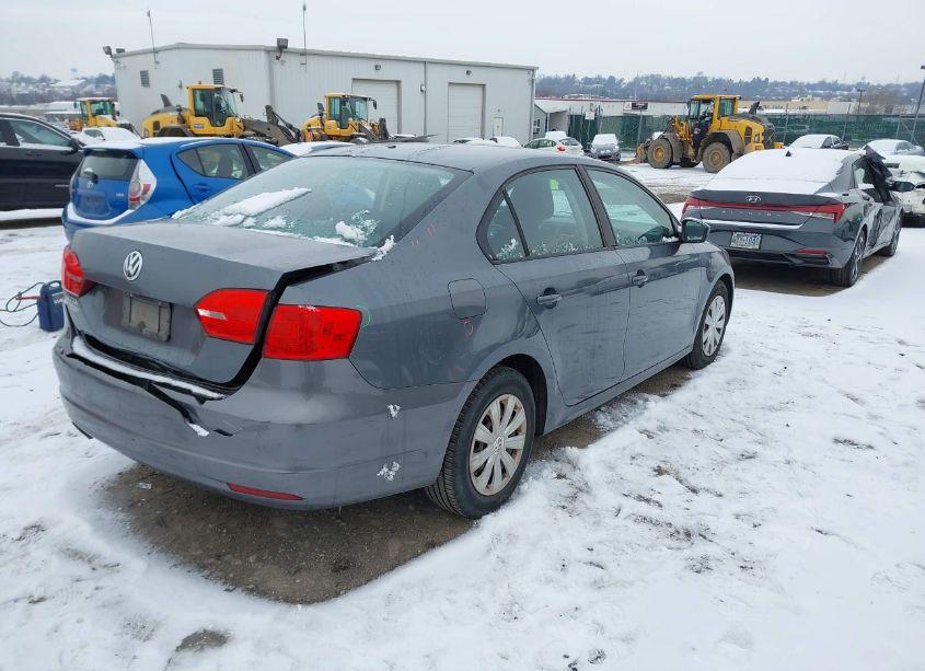Photo 4 of 2011 Volkswagen Jetta 2.0L S (VIN 3VW1K7AJ7BM055735)