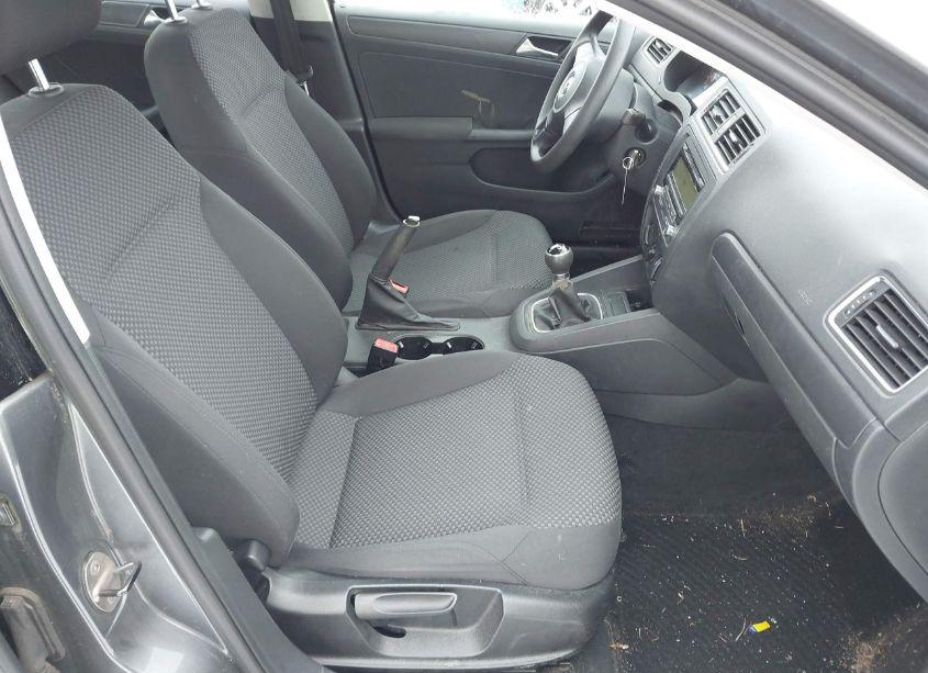 Photo 5 of 2011 Volkswagen Jetta 2.0L S (VIN 3VW1K7AJ7BM055735)