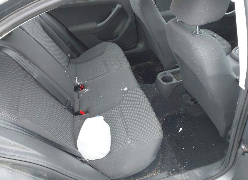 Photo 8 of 2011 Volkswagen Jetta 2.0L S (VIN 3VW1K7AJ7BM055735)