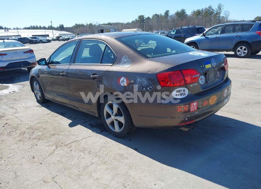 Photo 3 of 2011 Volkswagen Jetta 2.0L S (VIN 3VW1K7AJ7BM386671)