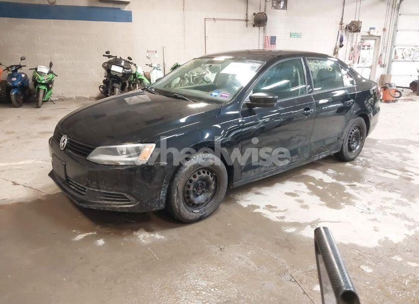 Photo 2 of 2014 Volkswagen Jetta 2.0L S (VIN 3VW1K7AJ7EM445531)