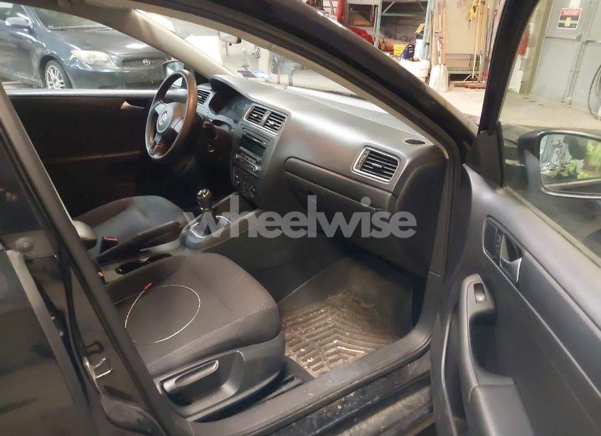 Photo 5 of 2014 Volkswagen Jetta 2.0L S (VIN 3VW1K7AJ7EM445531)