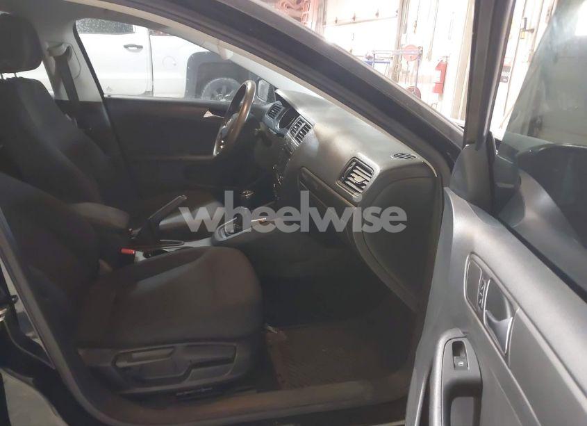 Photo 5 of 2015 Volkswagen Jetta 2.0L S (VIN 3VW1K7AJ7FM290948)