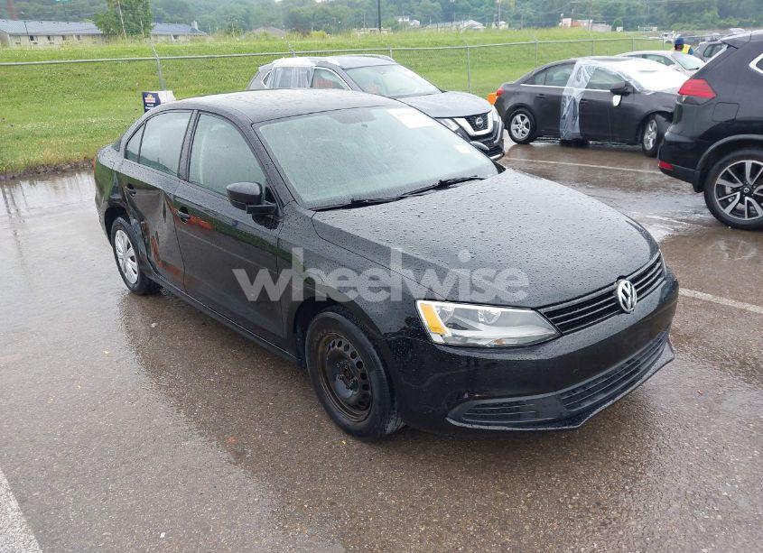 2013 Volkswagen Jetta 2.0L S (VIN 3VW1K7AJ8DM385984) main photo