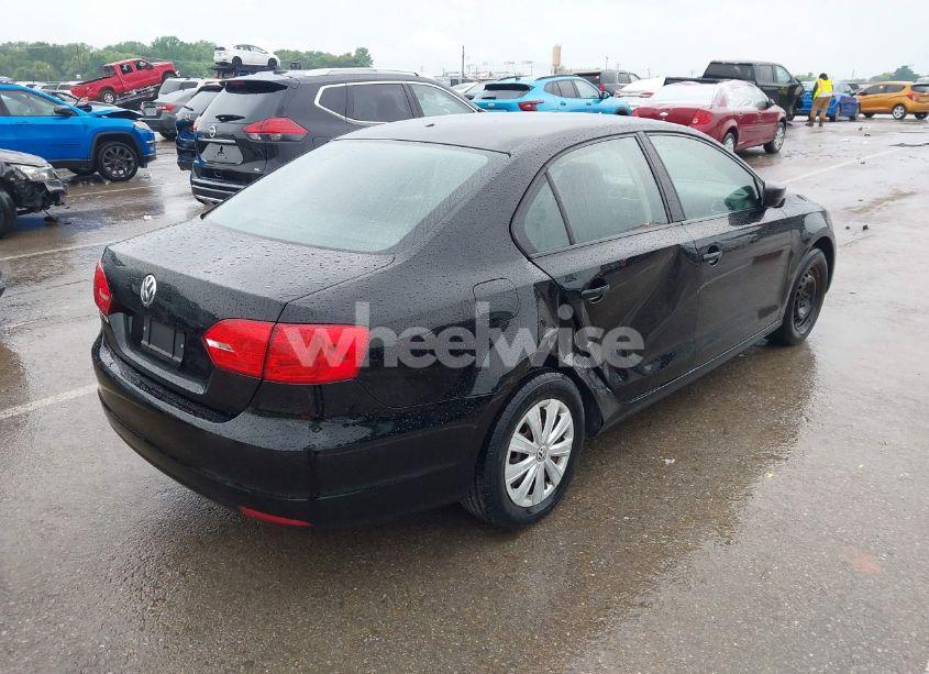 Photo 4 of 2013 Volkswagen Jetta 2.0L S (VIN 3VW1K7AJ8DM385984)
