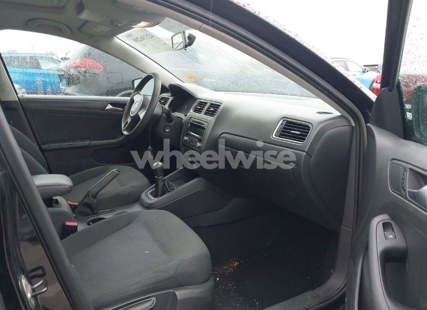 Photo 5 of 2013 Volkswagen Jetta 2.0L S (VIN 3VW1K7AJ8DM385984)