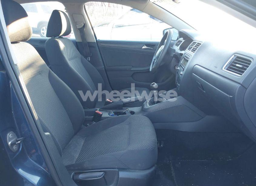 Photo 5 of 2011 Volkswagen Jetta 2.0L S (VIN 3VW1K7AJ9BM018962)