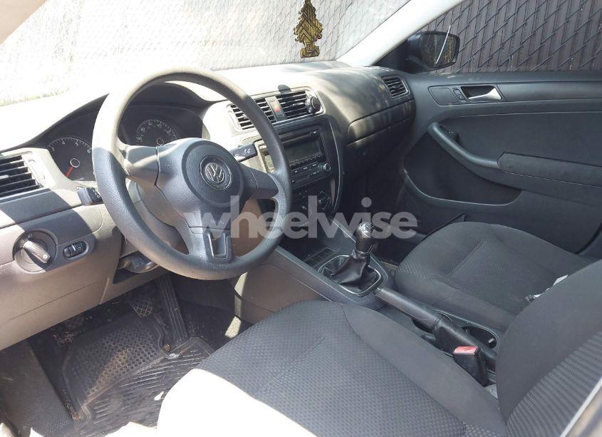 Photo 5 of 2012 Volkswagen Jetta 2.0L S (VIN 3VW1K7AJ9CM365905)