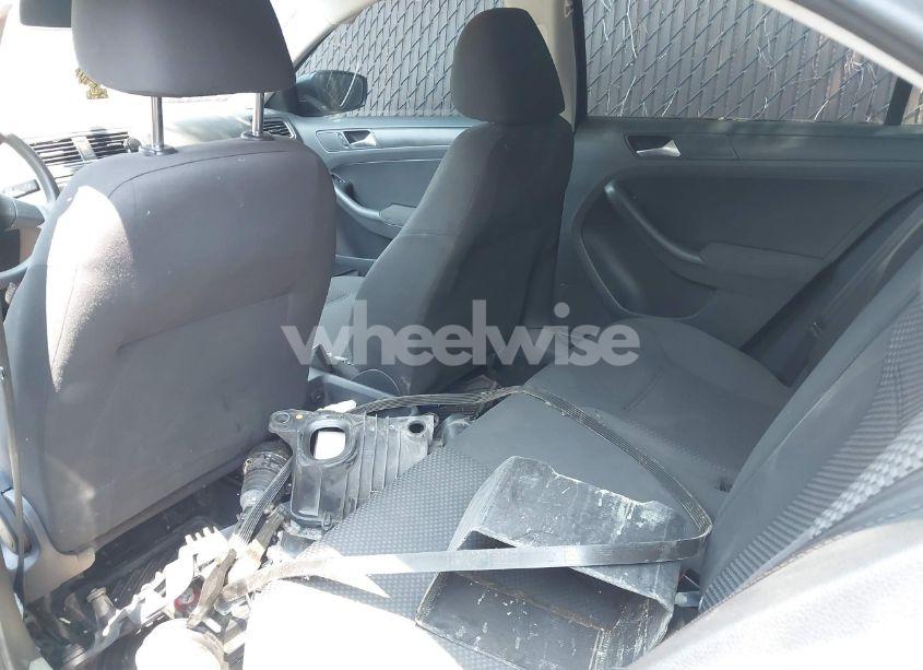 Photo 8 of 2012 Volkswagen Jetta 2.0L S (VIN 3VW1K7AJ9CM365905)