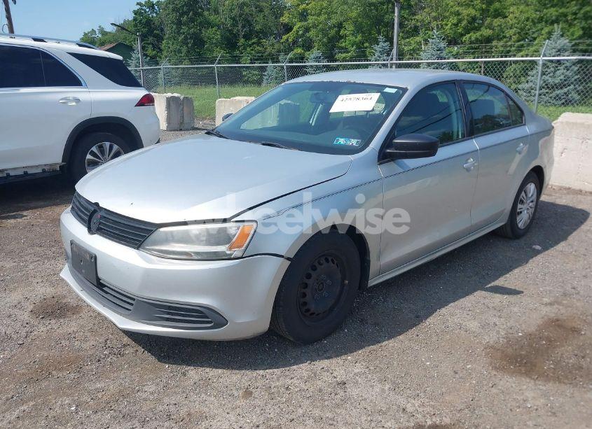 Photo 2 of 2014 Volkswagen Jetta 2.0L S (VIN 3VW1K7AJ9EM397028)