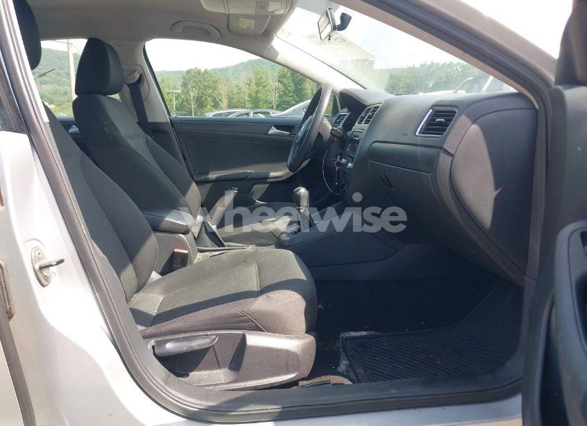 Photo 5 of 2014 Volkswagen Jetta 2.0L S (VIN 3VW1K7AJ9EM397028)