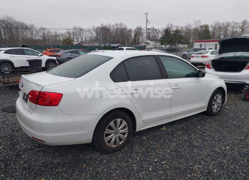 Photo 4 of 2014 Volkswagen Jetta 2.0L S (VIN 3VW1K7AJXEM441277)