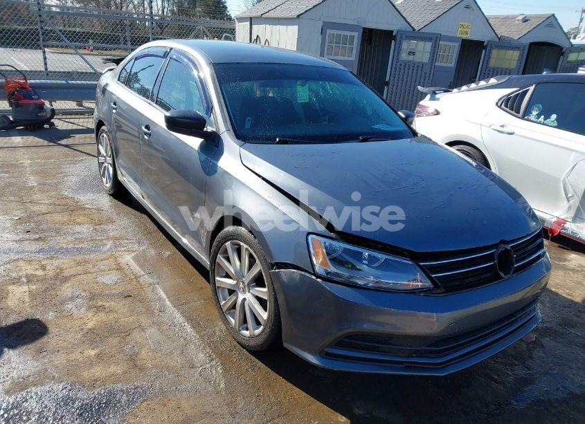 2015 Volkswagen Jetta 2.0L S (VIN 3VW1K7AJXFM357980) main photo