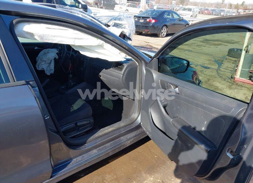 Photo 5 of 2015 Volkswagen Jetta 2.0L S (VIN 3VW1K7AJXFM357980)