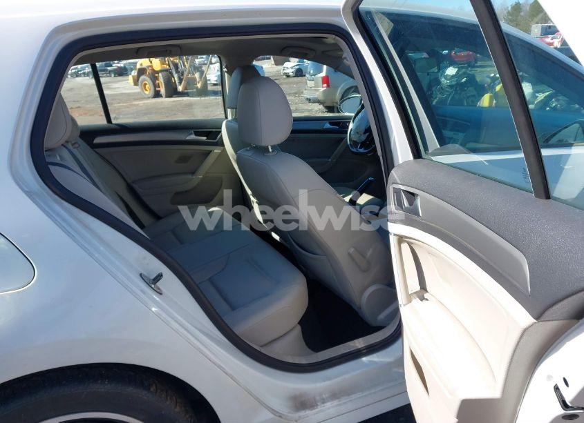 Photo 8 of 2015 Volkswagen Golf TSI SE 4-DOOR (VIN 3VW217AU0FM004844)