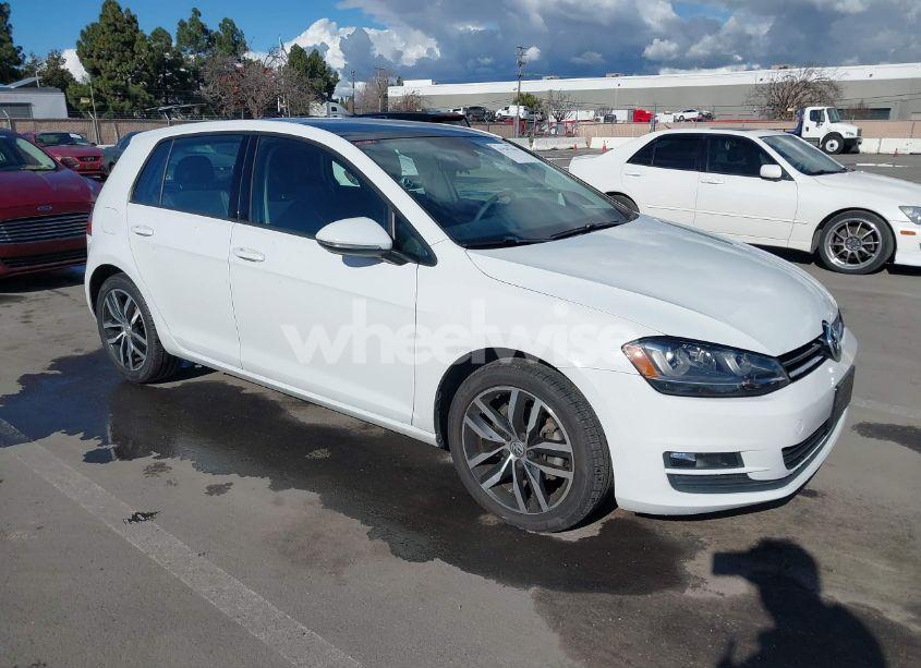 2015 Volkswagen Golf TSI SE 4-DOOR (VIN 3VW217AU1FM025251) main photo