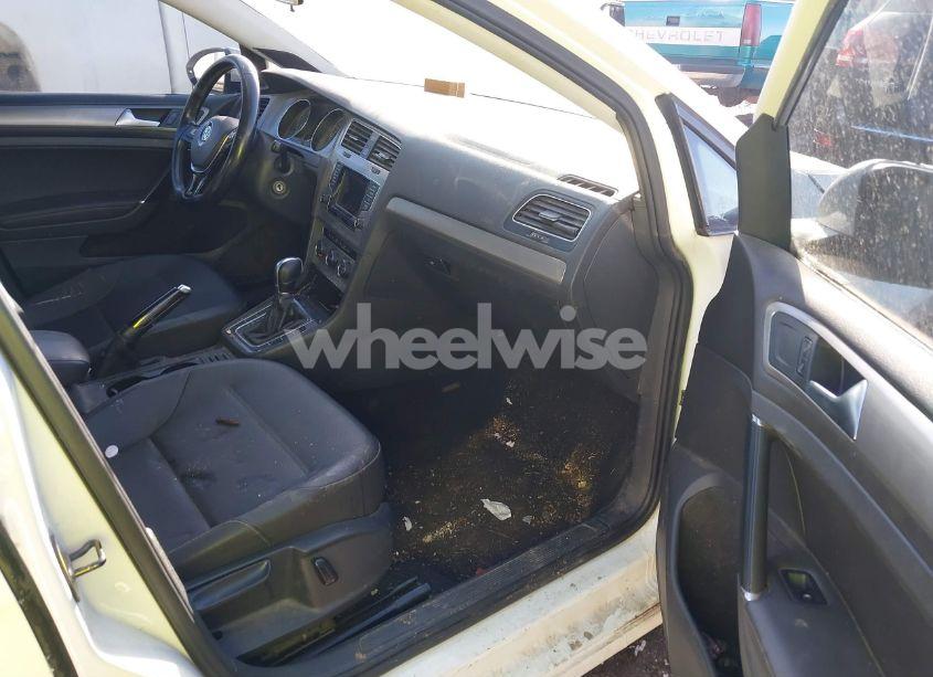 Photo 5 of 2015 Volkswagen Golf TSI SE 4-DOOR (VIN 3VW217AU2FM029793)