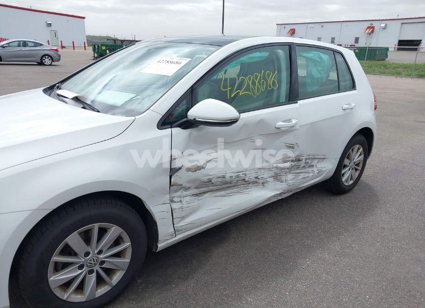 Photo 6 of 2015 Volkswagen Golf TSI S 4-DOOR (VIN 3VW217AU2FM032970)