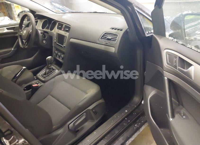 Photo 5 of 2016 Volkswagen Golf TSI S 4-DOOR (VIN 3VW217AU5GM025903)