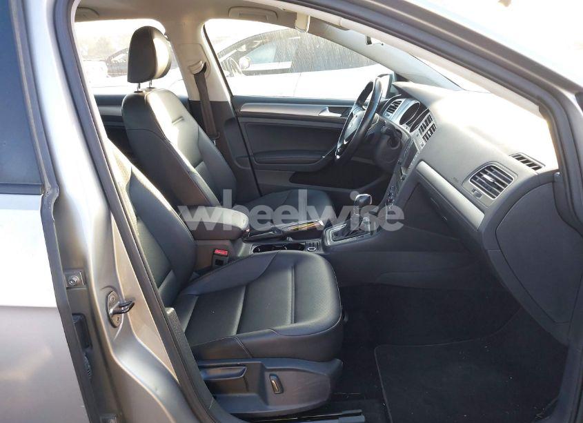 Photo 5 of 2017 Volkswagen Golf TSI S 4-DOOR/TSI SE 4-DOOR/TSI SEL 4-DOOR/TSI WOLFSBURG EDITION 4-DOOR (VIN 3VW217AU7HM020297)