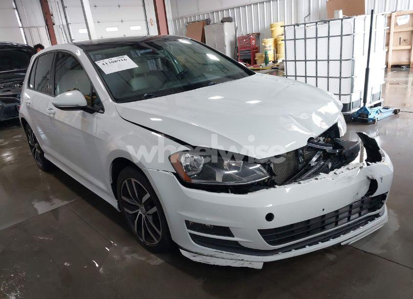 2015 Volkswagen Golf TSI SE 4-DOOR (VIN 3VW217AUXFM005788) main photo
