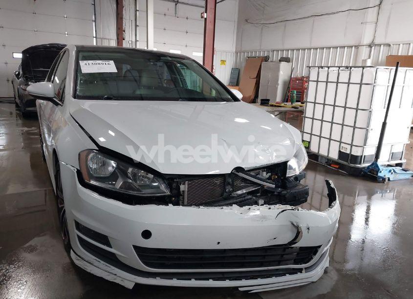 Photo 11 of 2015 Volkswagen Golf TSI SE 4-DOOR (VIN 3VW217AUXFM005788)