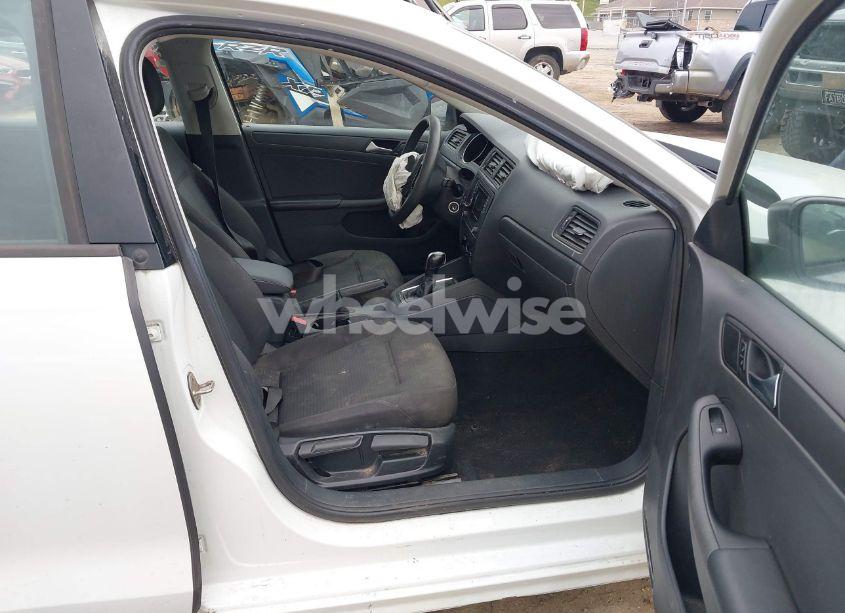 Photo 5 of 2016 Volkswagen Jetta 1.4T S (VIN 3VW267AJ6GM341575)